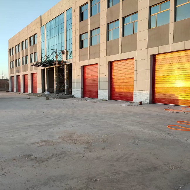 酒泉市柳沟工业园消防一级站工业滑升门安装